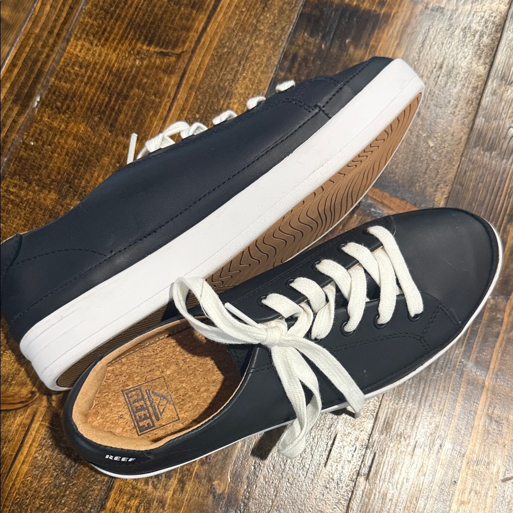 Reef Black faux leather Sneakers sz9 - Picture 6 of 6
